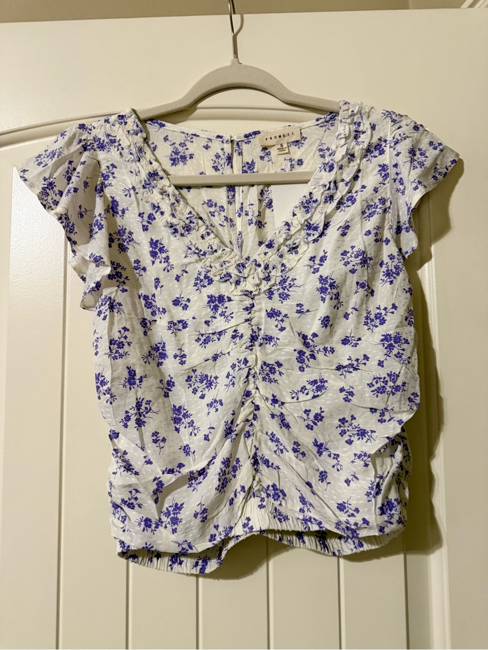 Promesa Women's White Floral Ruched V-Neck Top NWOT